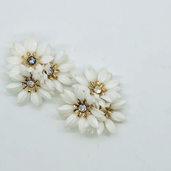 ADORABLE Retro Mod Flower Earrings - Picture 6 of 7